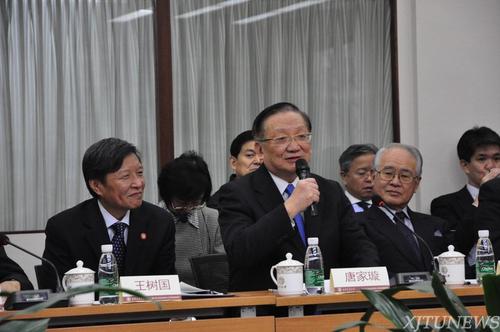 中方首席委员唐家璇讲话日方首席委员西室泰三在发言中表示,很高兴